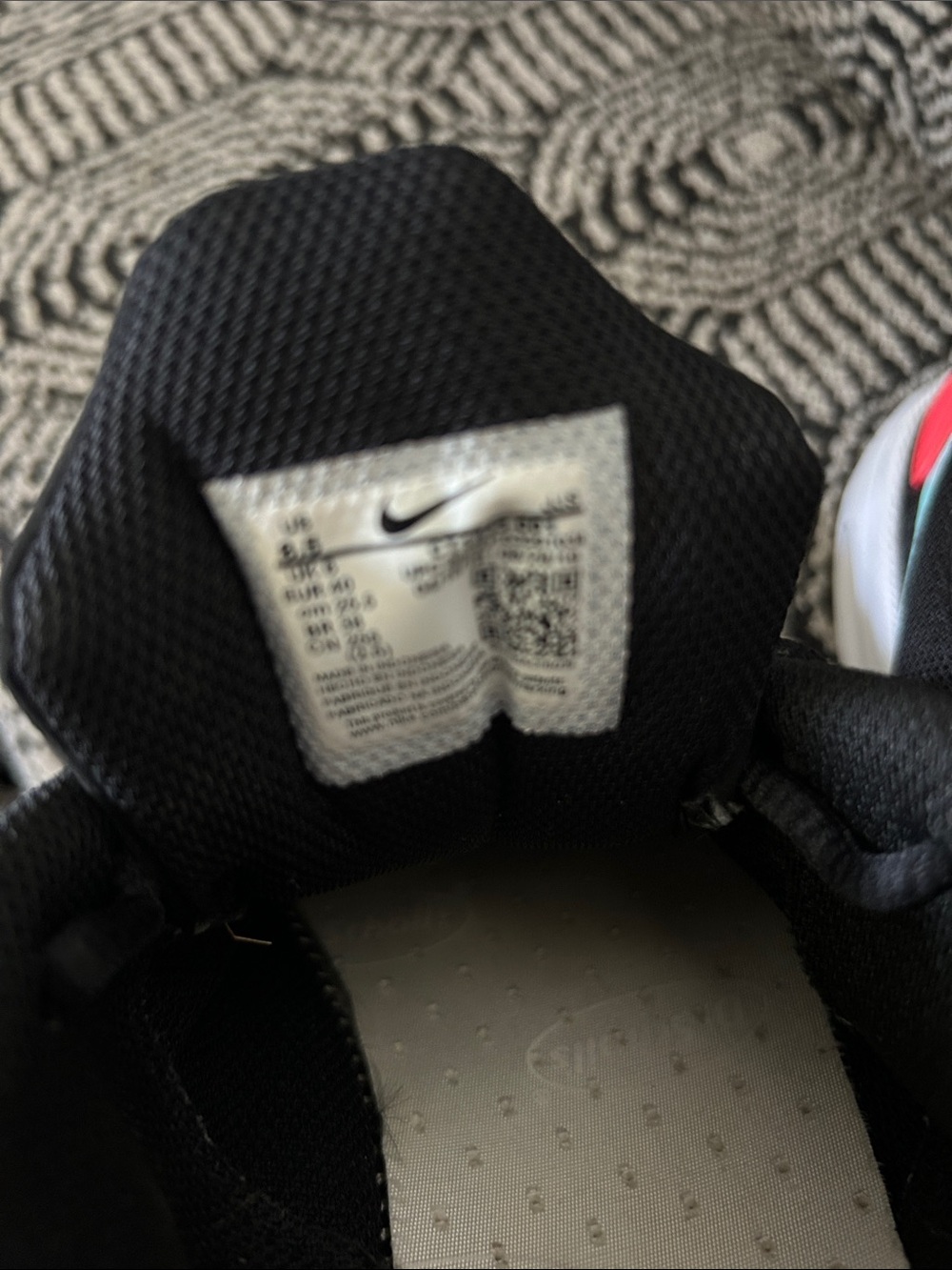 Nike Air Black Sneakers - Picture 6 of 8